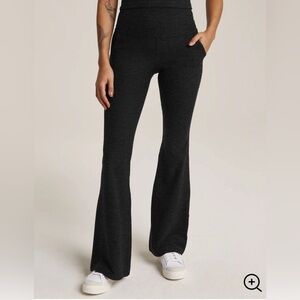 Beyond Yoga Spacedye Flare High Waisted Pant size L - black